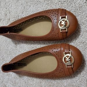 Size 1 brown flats